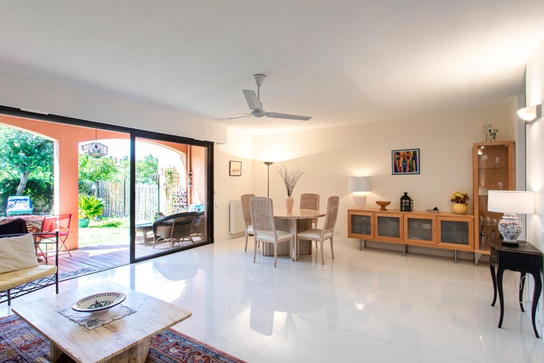 Dans A Villa Cannes